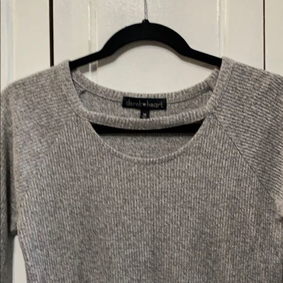 Derek Heart Gray Ribbed Sweater cut out neck M - Picture 3 of 8